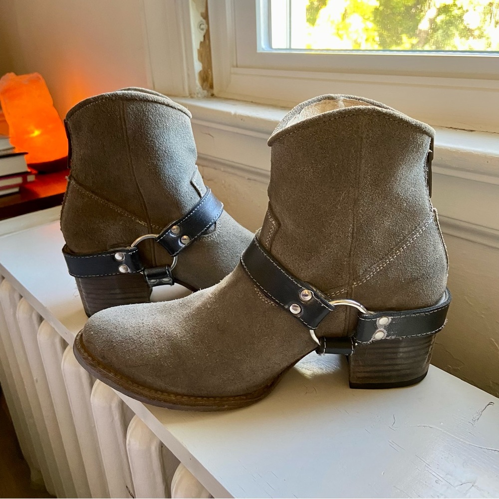 ❤️ SOLD ❤️ Freebird By Steven SPIRIT Grey Suede Boots - Size 8